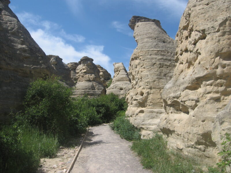 Writing-on-Stone Provincial Park in Alberta is well worth the visit. (Photo by Bob Rulz via Wikimedia Commons)